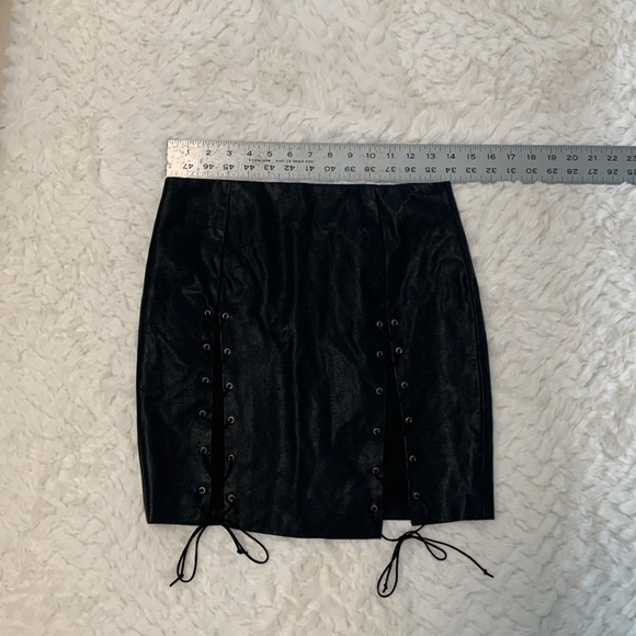 Olivaceous Double Lace Up Side Short Black Skirt - Picture 7 of 8